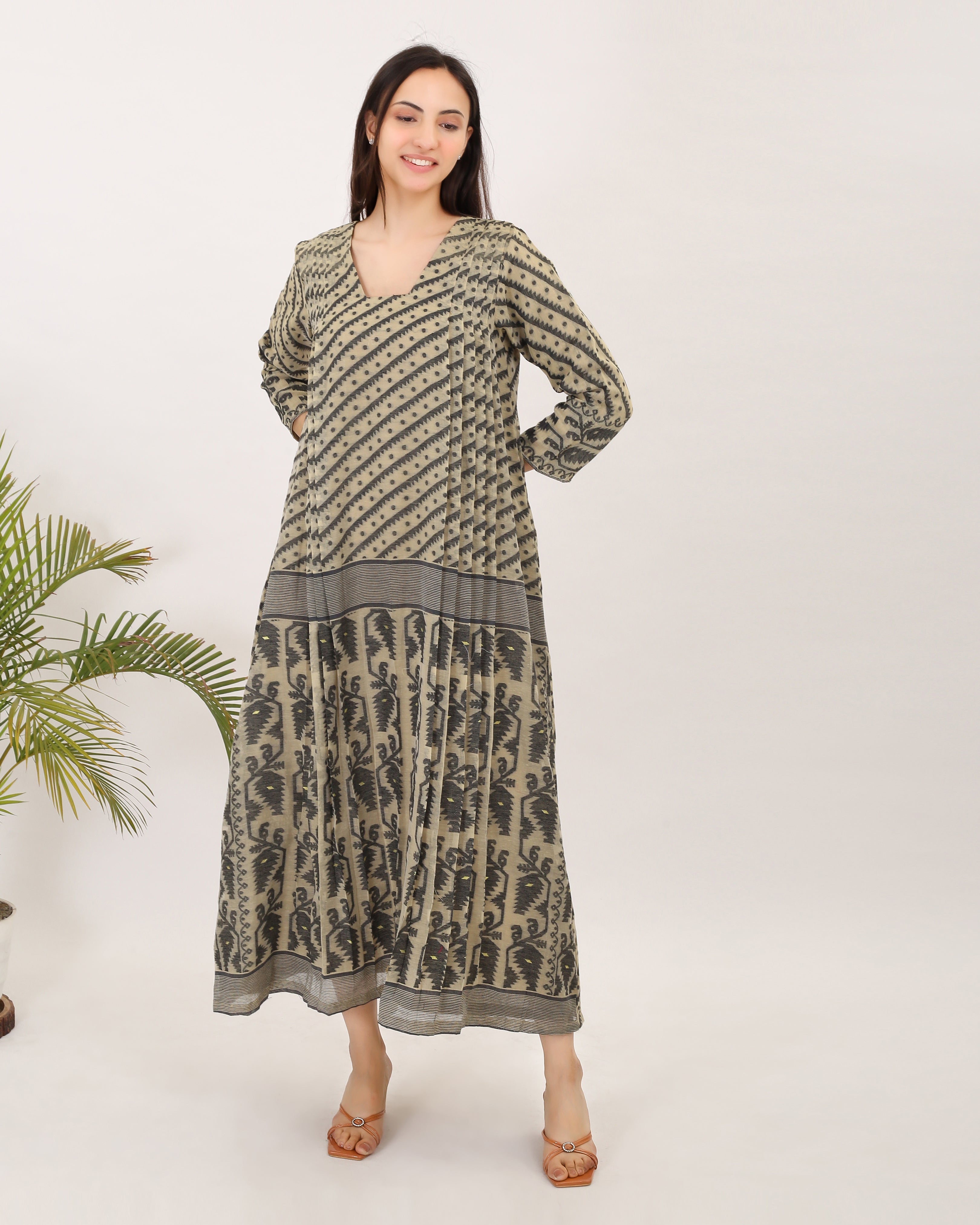 AMELIE IN BLACK: Handwoven Jamdani women dress