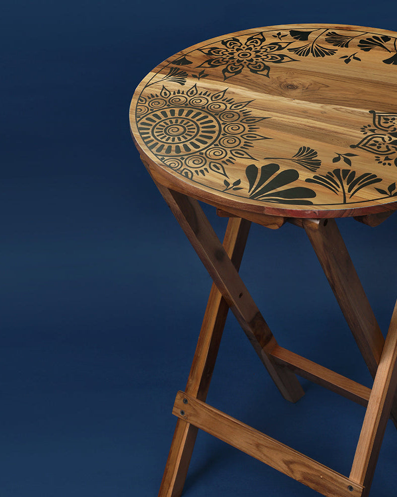 Experience versatility and elegance with our Dream Plantation Round Folding Table. Crafted from 100% Teak Wood, this multifunctional piece adds charm as a coffee table, sofa side table, bed side table, or balcony centerpiece, offering easy cleaning and maintenance.