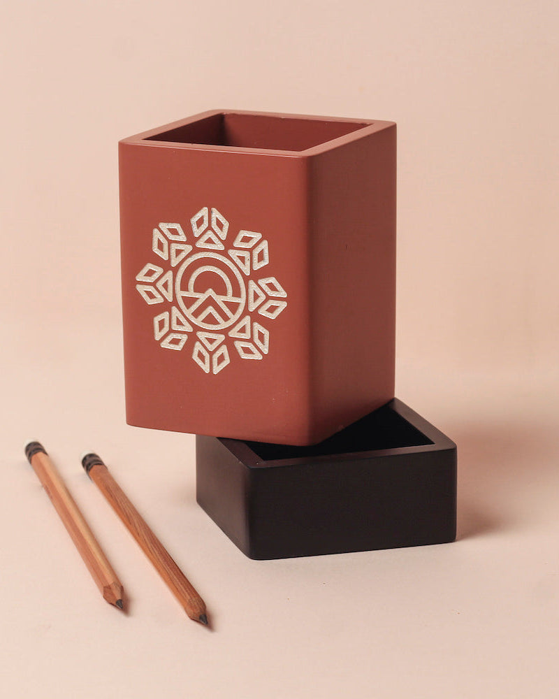 This beautiful mandala pen stand keep your pens and pencils organized