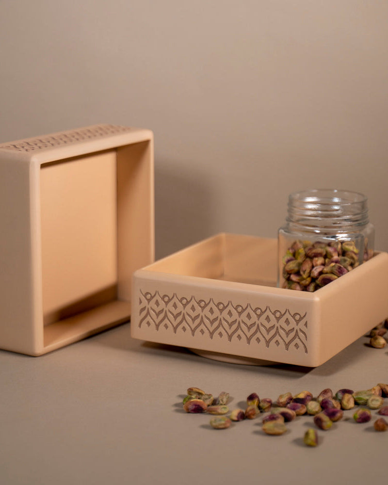 Achieve organized serenity with our Vanilla Beige Revolving Jar Tray, meticulously crafted from Premium Painted Wood. Designed to accommodate and rotate four jars seamlessly, this versatile piece is perfect for kitchen, living room, or dining table use.