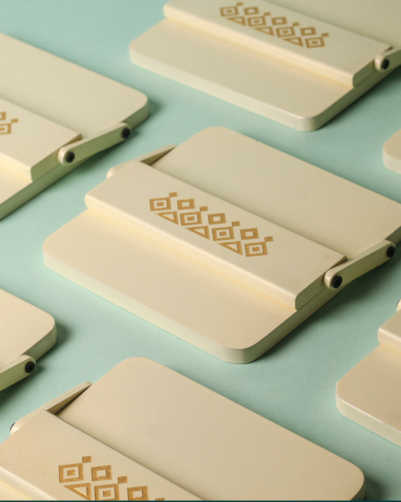 tissue trays that will elevate your home or office. Order today. The unit features a durable base and a rotatable flap that can be lifted easily to refill tissues.