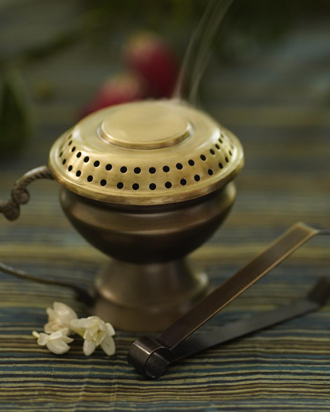 Courtyard Courtyard Ajmeri Fumer With Tong - Our Better Planet