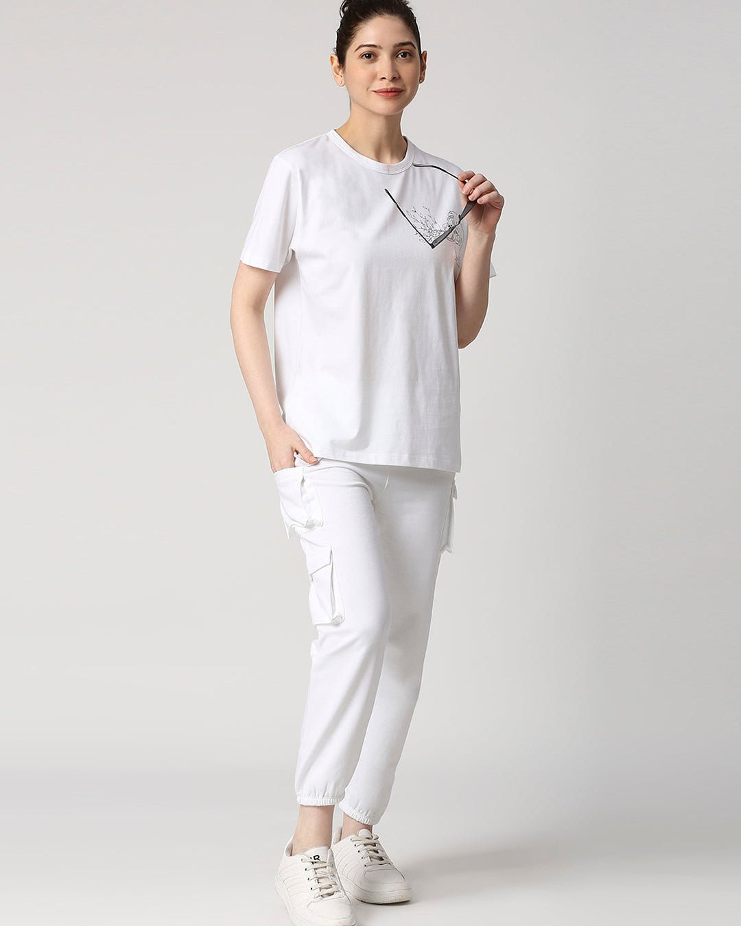 Effy x Shakya sweatpants white - Our Better Planet