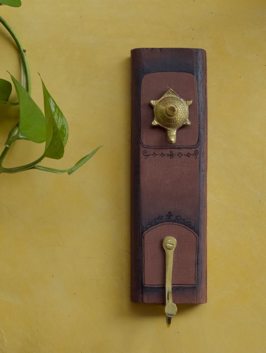 HANDPAINTED BROWN ANTIQUE BRASS TORTOISE VINTAGE WOODEN HOOK - Our Better Planet