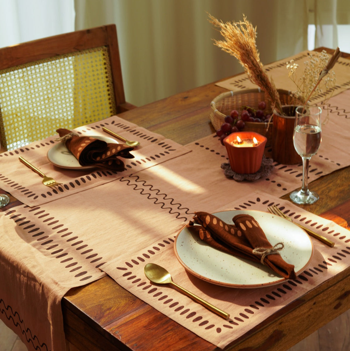 Effortless Table Setting Your Guests Will Love