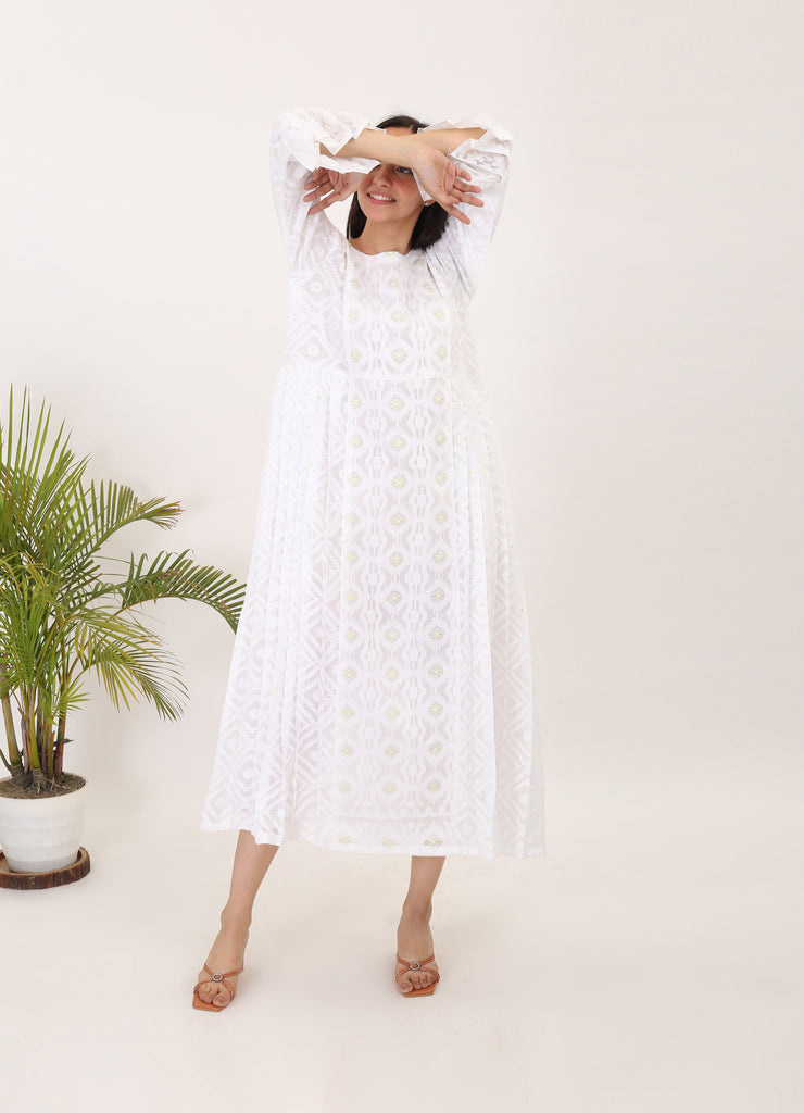 ANGEL IN WHITE: Handwoven Jamdani women dress