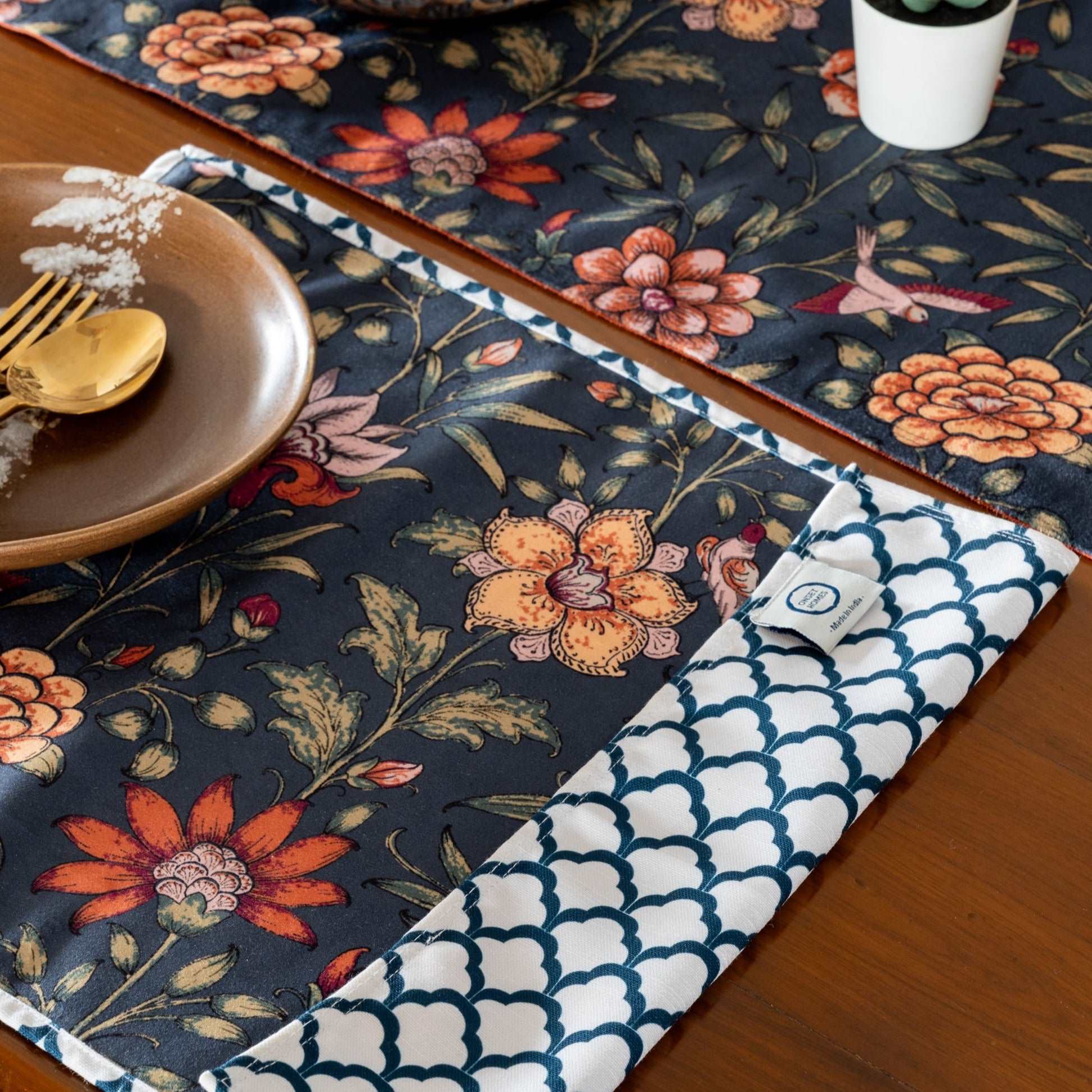 Midnight bloom table mat