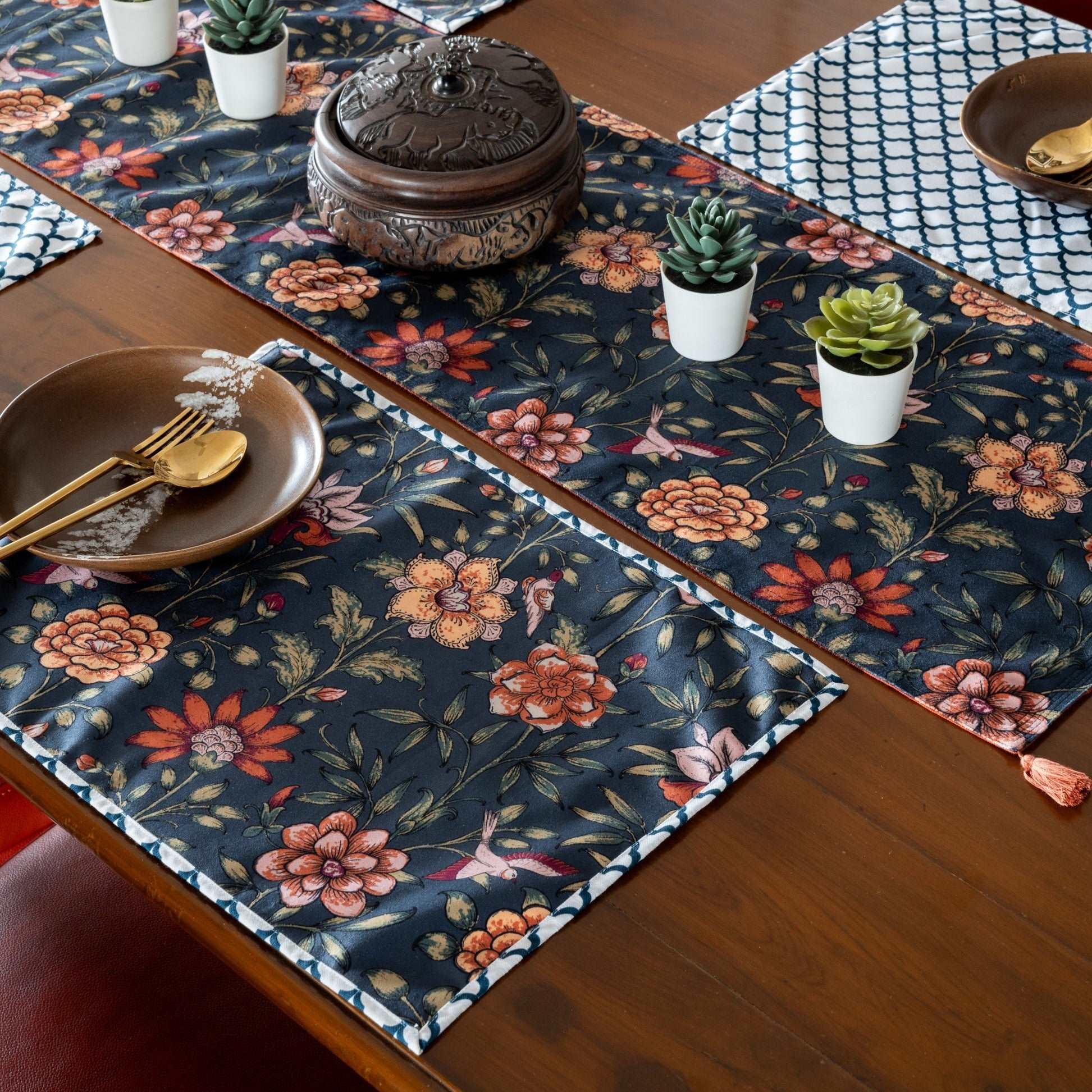 Midnight bloom table mat