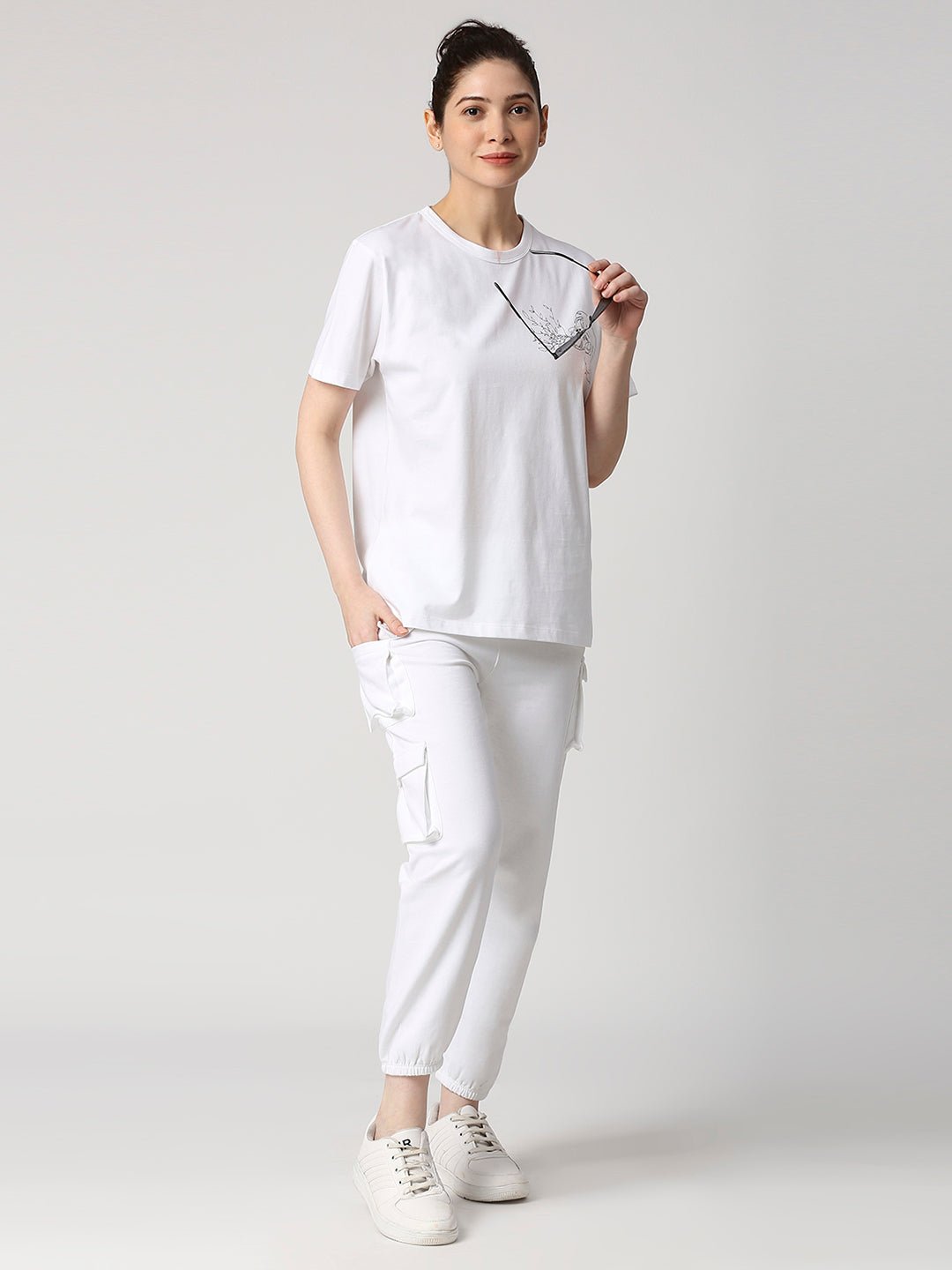 Effy x Shakya sweatpants white - Our Better Planet